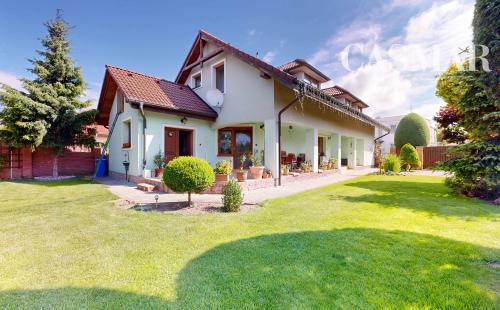 EXKLUZÍVNE V RK CASMAR – Na predaj veľmi pekný rodinný dom v tichej lokalite