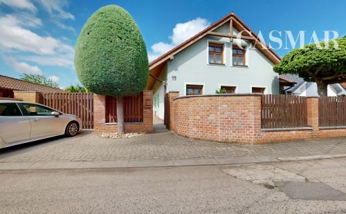 EXKLUZÍVNE V RK CASMAR – Na predaj veľmi pekný rodinný dom v tichej lokalite