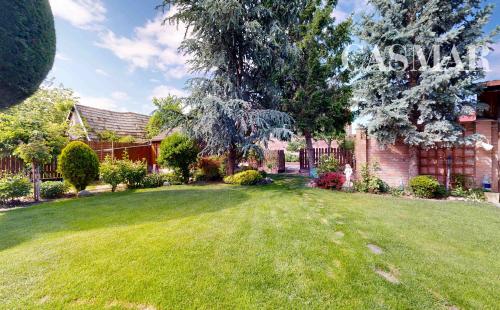 EXKLUZÍVNE V RK CASMAR – Na predaj veľmi pekný rodinný dom v tichej lokalite