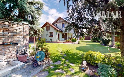 EXKLUZÍVNE V RK CASMAR – Na predaj veľmi pekný rodinný dom v tichej lokalite
