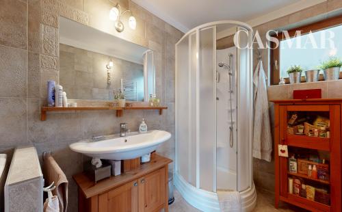 EXKLUZÍVNE V RK CASMAR – Na predaj veľmi pekný rodinný dom v tichej lokalite