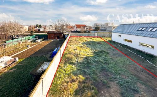 Na PREDAJ!!! Slnečný,  stavebný pozemok ,oplotený v obľúbenej časti Trnavy  na Kozáckej ulici.