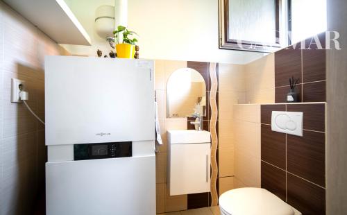 Moderný 6-izbový rodinný dom s veľkou záhradou, altánkom a bazénom – Dolné Orešany