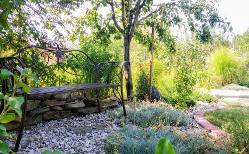 Moderný 6-izbový rodinný dom s veľkou záhradou, altánkom a bazénom – Dolné Orešany