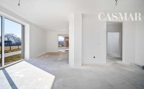 REZERVOVANÉ! Novostavba- Bungalov s pekným výhľadom na Smolenický  zámok!!