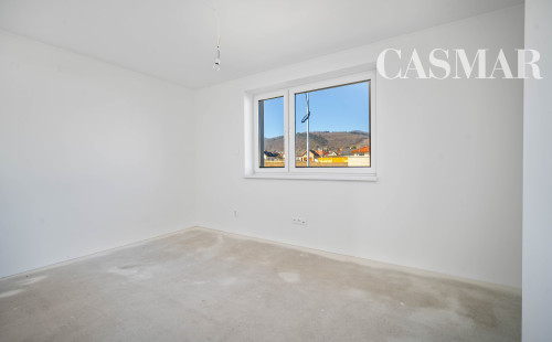 REZERVOVANÉ! Novostavba- Bungalov s pekným výhľadom na Smolenický  zámok!!