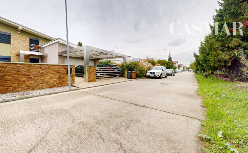 BÝVAJTE V NADŠTANDARTNOM DOME NA LUKRATÍVNOM MIESTE!