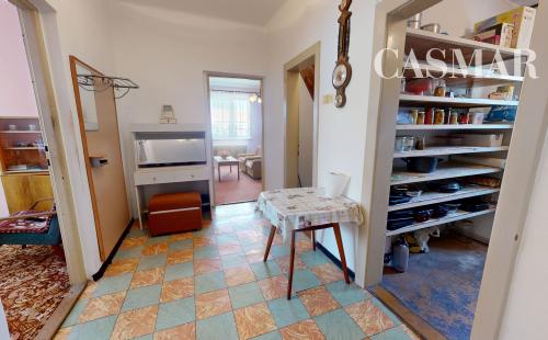 PREDAJ – STARŠÍ TEHLOVÝ RODINNÝ DOM V HRNČIAROVCIACH NAD PARNOU PRI TRNAVE