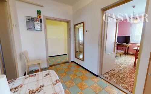 PREDAJ – STARŠÍ TEHLOVÝ RODINNÝ DOM V HRNČIAROVCIACH NAD PARNOU PRI TRNAVE