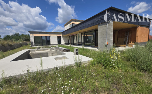 Luxusný 5-izbový dvojpodlažný rodinný dom s bazénom.