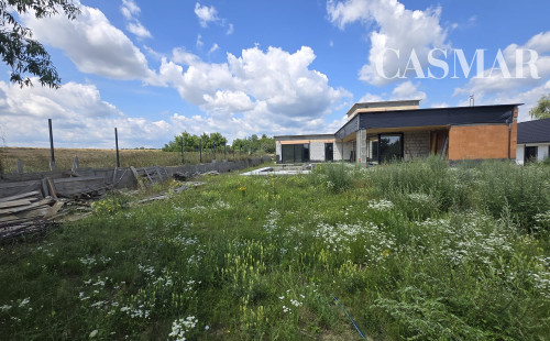 Luxusný 5-izbový dvojpodlažný rodinný dom s bazénom.