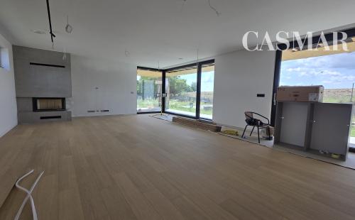 Luxusný 5-izbový dvojpodlažný rodinný dom s bazénom.