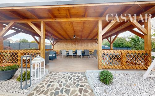 🏡 Nadštandardný 4-izbový rodinný dom s bazénom, zimnou terasou a veľkým pozemkom – Dvorníky