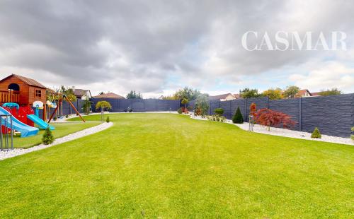 🏡 Nadštandardný 4-izbový rodinný dom s bazénom, zimnou terasou a veľkým pozemkom – Dvorníky