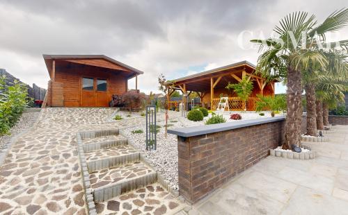 🏡 Nadštandardný 4-izbový rodinný dom s bazénom, zimnou terasou a veľkým pozemkom – Dvorníky