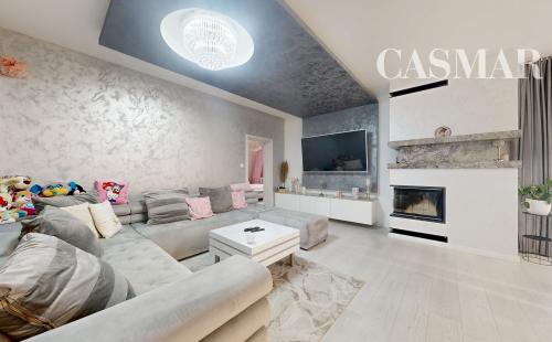 🏡 Nadštandardný 4-izbový rodinný dom s bazénom, zimnou terasou a veľkým pozemkom – Dvorníky