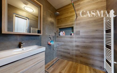 🏡 Nadštandardný 4-izbový rodinný dom s bazénom, zimnou terasou a veľkým pozemkom – Dvorníky