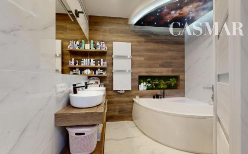 🏡 Nadštandardný 4-izbový rodinný dom s bazénom, zimnou terasou a veľkým pozemkom – Dvorníky