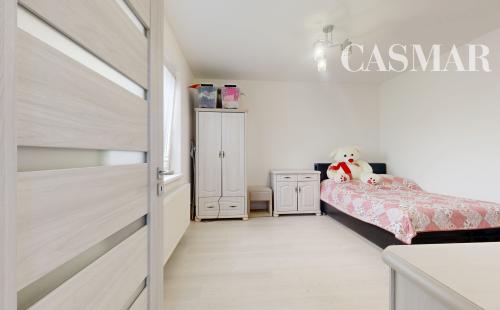 🏡 Nadštandardný 4-izbový rodinný dom s bazénom, zimnou terasou a veľkým pozemkom – Dvorníky