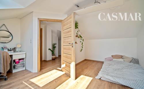 Moderný 6-izbový rodinný dom s veľkou záhradou, altánkom a bazénom – Dolné Orešany