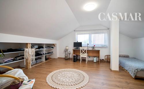 Moderný 6-izbový rodinný dom s veľkou záhradou, altánkom a bazénom – Dolné Orešany