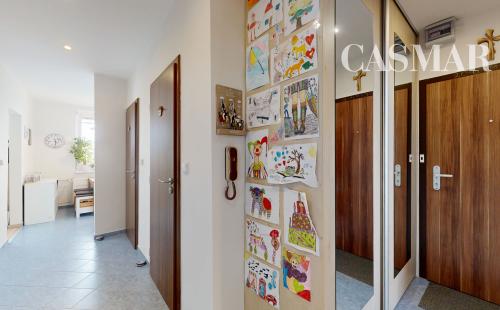 NOVÁ CENA!!Ponúkame na predaj priestranný 3-izbový byt s loggiou na sídlisku Hliny