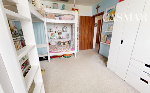 NOVÁ CENA!!Ponúkame na predaj priestranný 3-izbový byt s loggiou na sídlisku Hliny