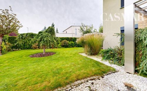 BÝVAJTE V NADŠTANDARTNOM DOME NA LUKRATÍVNOM MIESTE!