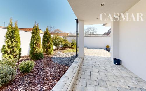 LUXUSNÝ DVOJPODLAŽNÝ RODINNÝ DOM V MODRANKE.