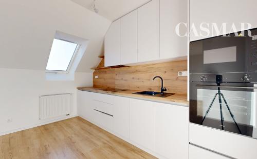 POLIANKY / Priestranný 3-izbový byt s loggiou a kuchynskou linkou