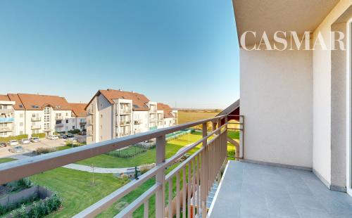 POLIANKY / Priestranný 3-izbový byt s loggiou a kuchynskou linkou