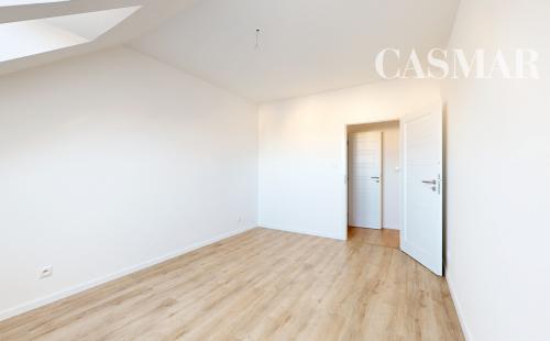 POLIANKY / Priestranný 3-izbový byt s loggiou a kuchynskou linkou