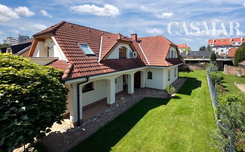 Predaj! 2podlažný 6izb. rod.dom  s dvoj garážou    na Kozáckej ul.