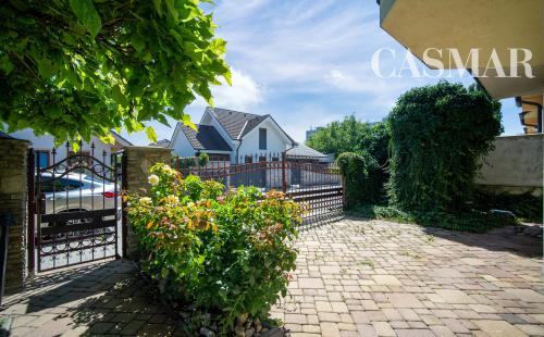 Predaj! 2podlažný 6izb. rod.dom  s dvoj garážou    na Kozáckej ul.