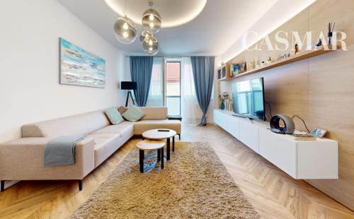 Krásny 3izb.byt v úplnom centre v oplotenom areáli s vlastným garáž. a parkov. státim