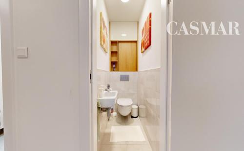 Krásny 3izb.byt v úplnom centre v oplotenom areáli s vlastným garáž. a parkov. státim