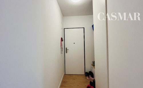 ✨ Na prenájom: priestranný 1-izbový byt s dvomi predzáhradkami – Zavar