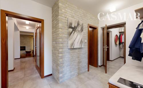 BÝVAJTE V NADŠTANDARTNOM DOME NA LUKRATÍVNOM MIESTE!