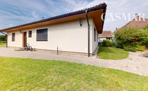 Na predaj priestranný rodinný dom v Slovenskej Novej Vsi.