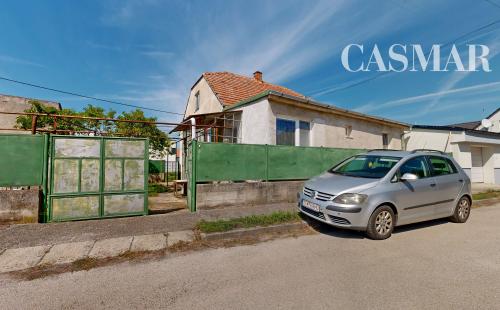 PREDAJ – STARŠÍ TEHLOVÝ RODINNÝ DOM V HRNČIAROVCIACH NAD PARNOU PRI TRNAVE