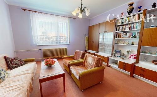 PREDAJ – STARŠÍ TEHLOVÝ RODINNÝ DOM V HRNČIAROVCIACH NAD PARNOU PRI TRNAVE