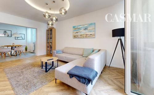 Krásny 3izb.byt v úplnom centre v oplotenom areáli s vlastným garáž. a parkov. státim