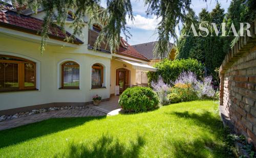 Predaj! 2podlažný 6izb. rod.dom  s dvoj garážou    na Kozáckej ul.