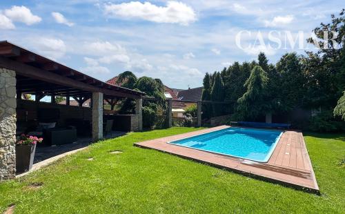 Predaj! 2podlažný 6izb. rod.dom  s dvoj garážou    na Kozáckej ul.