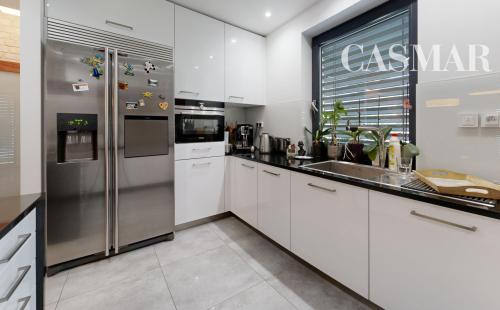 BÝVAJTE V NADŠTANDARTNOM DOME NA LUKRATÍVNOM MIESTE!