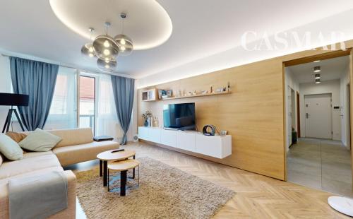 Krásny 3izb.byt v úplnom centre v oplotenom areáli s vlastným garáž. a parkov. státim