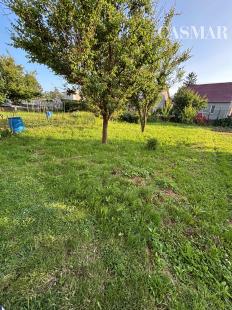 Priestranný 4-izbový byt s vysokými stropmi, vlastnou záhradou a 2 parkovacími miestami – Boleráz