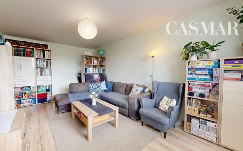 REZERVOVANÉ!Ponúkame na predaj priestranný 3-izbový byt s loggiou na sídlisku Hliny