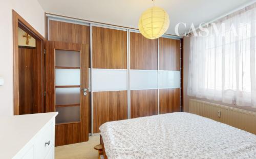 REZERVOVANÉ!Ponúkame na predaj priestranný 3-izbový byt s loggiou na sídlisku Hliny