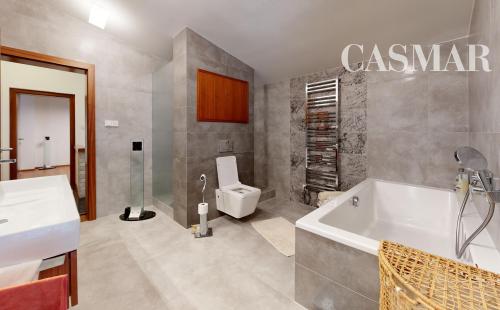 BÝVAJTE V NADŠTANDARTNOM DOME NA LUKRATÍVNOM MIESTE!